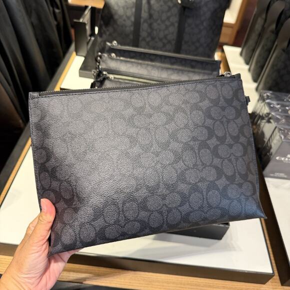 Coach Carry All Pouch In Signature Canvas CY985 - Picture 4 of 7